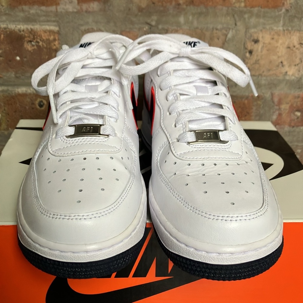 Nike - Picture 3 of 17